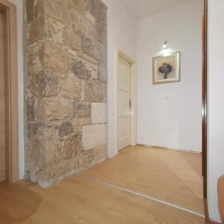 Spacious 140m2 Downtown 3 Bedroom Apartamento Split