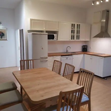 Spacious 140m2 Downtown 3 Bedroom Apartamento