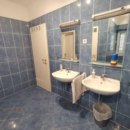 Spacious 140m2 Downtown 3 Bedroom Апартаменти