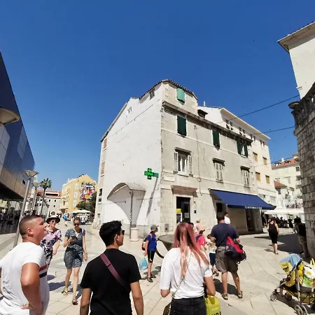 Апартаменты Spacious 140m2 Downtown 3 Bedroom *