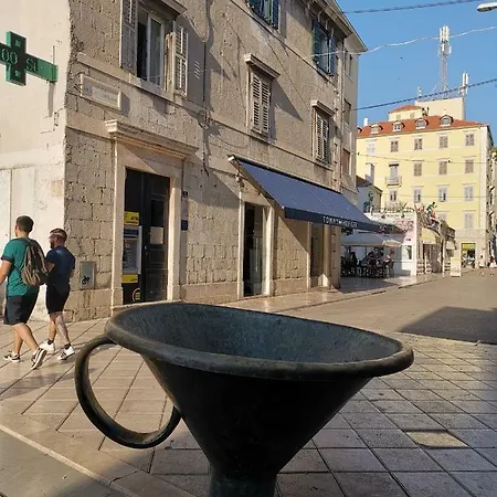 Spacious 140m2 Downtown 3 Bedroom *