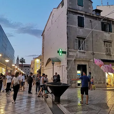 Spacious 140m2 Downtown 3 Bedroom Сплит