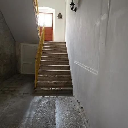Spacious 140m2 Downtown 3 Bedroom Lejlighed *