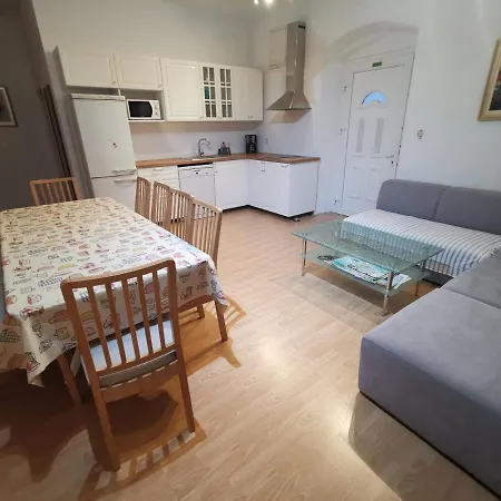 Spacious 140m2 Downtown 3 Bedroom Apartment Split