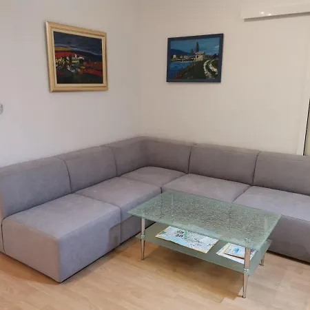 Spacious 140m2 Downtown 3 Bedroom *