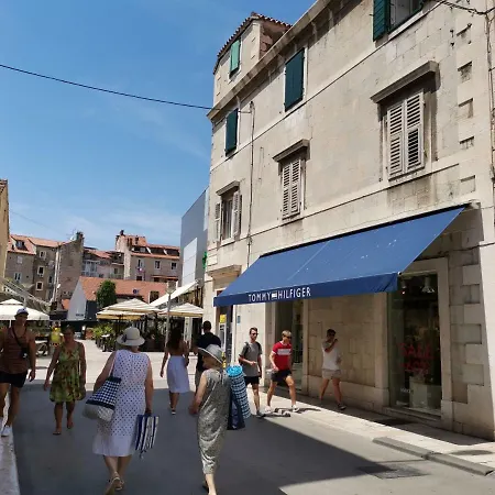 Spacious 140m2 Downtown 3 Bedroom Lejlighed Split
