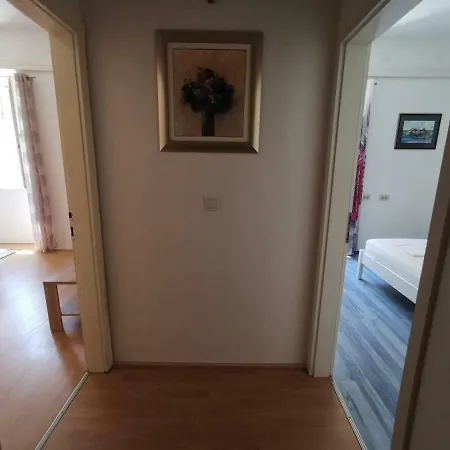 Spacious 140m2 Downtown 3 Bedroom Apartment Split