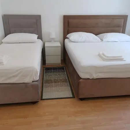Lejlighed Spacious 140m2 Downtown 3 Bedroom *