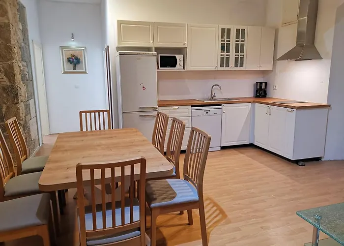 Spacious 140m2 Downtown 3 Bedroom Σπλιτ