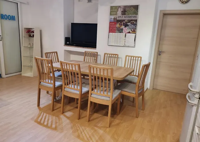 Spacious 140m2 Downtown 3 Bedroom * Σπλιτ