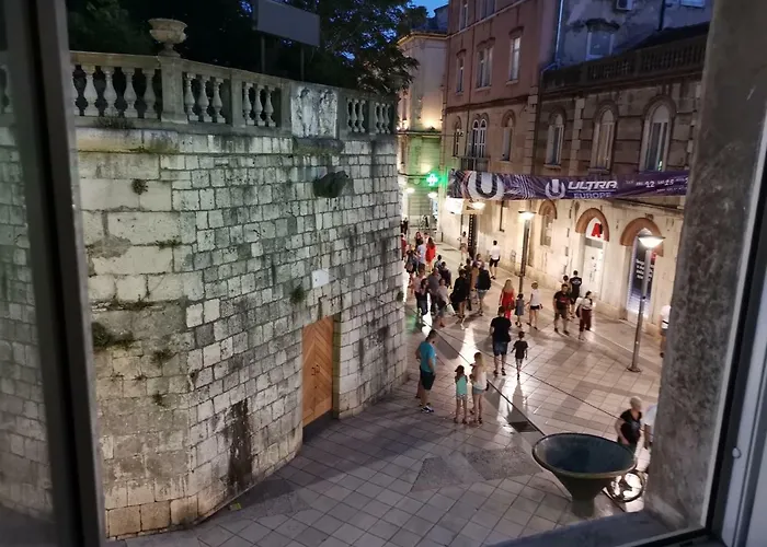 Spacious 140m2 Downtown 3 Bedroom *