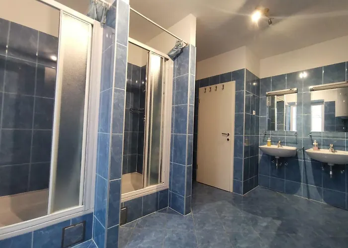 Spacious 140m2 Downtown 3 Bedroom Διαμέρισμα *