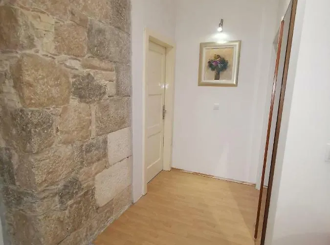 Spacious 140m2 Downtown 3 Bedroom Διαμέρισμα