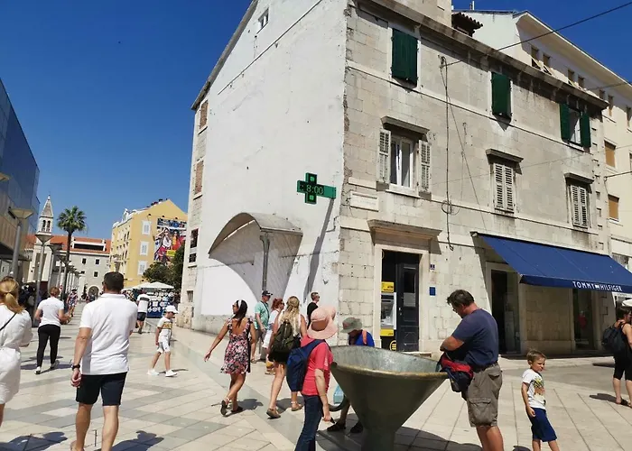 Διαμέρισμα Spacious 140m2 Downtown 3 Bedroom Σπλιτ