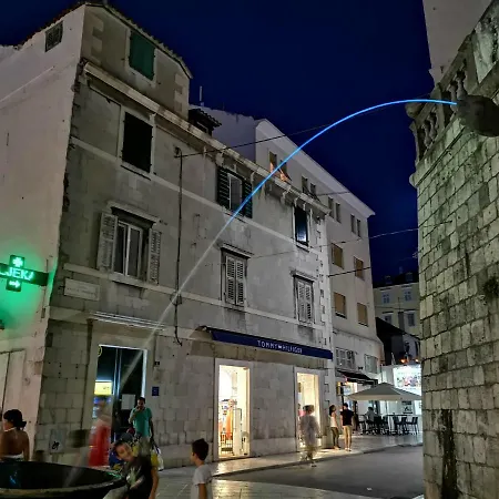 Διαμέρισμα Spacious 140m2 Downtown 3 Bedroom