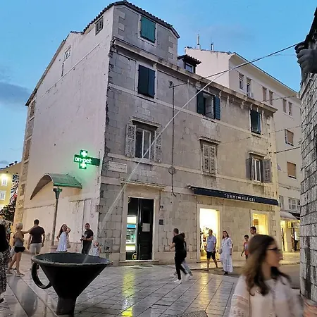 Spacious 140m2 Downtown 3 Bedroom * Σπλιτ