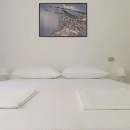 Spacious 140m2 Downtown 3 Bedroom Διαμέρισμα *